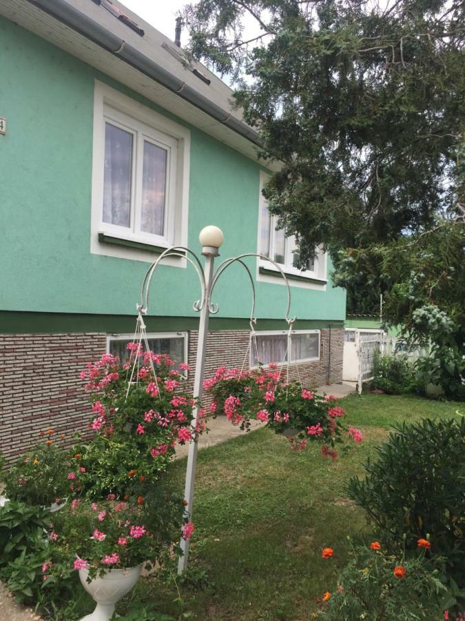 Rozsavoelgy Apartman Balatonlelle Exterior foto